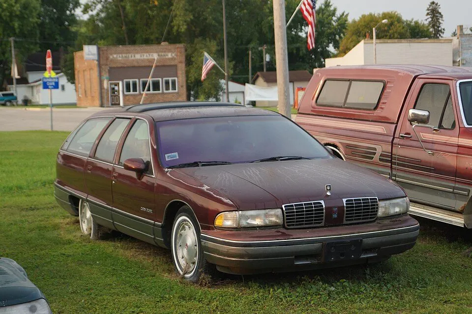 Oldsmobile Custom Cruiser (3rd gen)