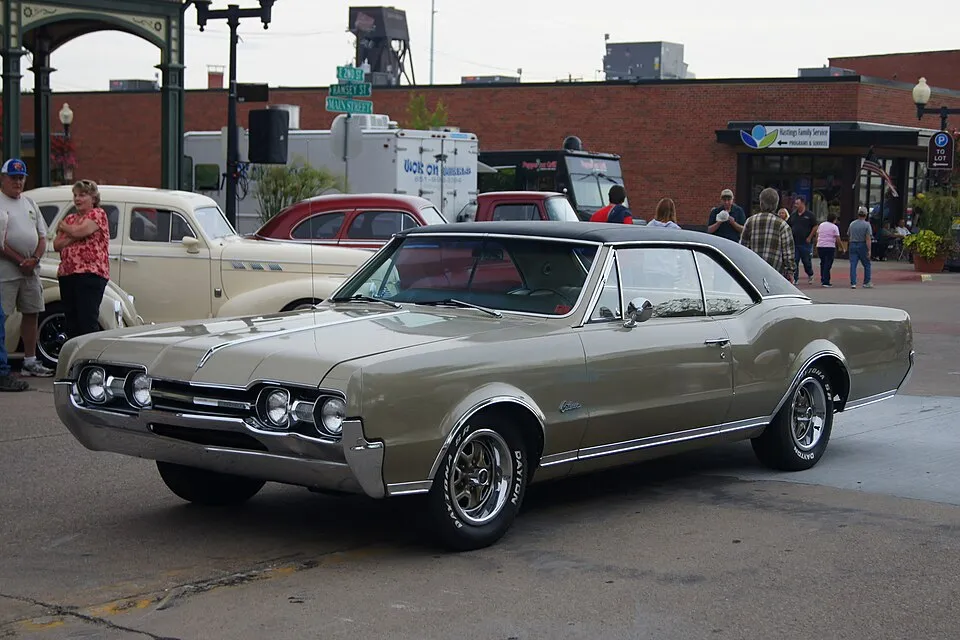 Oldsmobile Cutlass Supreme (1st gen)