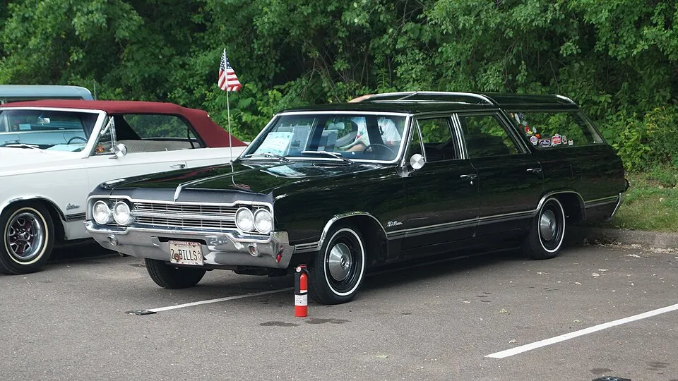 Oldsmobile Vista Cruiser (1st gen)