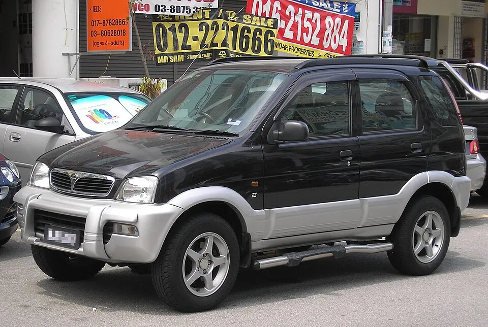 Perodua Aruz (J100/F500)