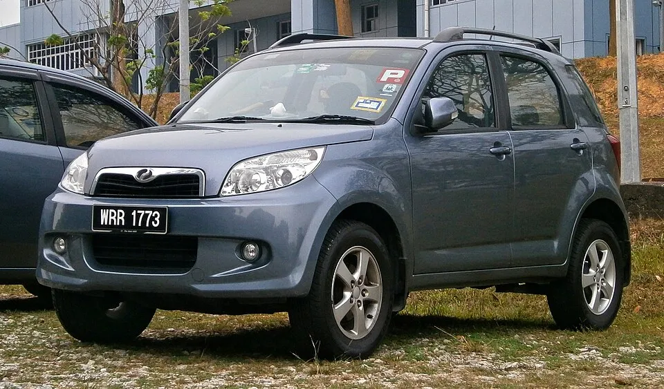 Perodua Aruz (J200/F700)