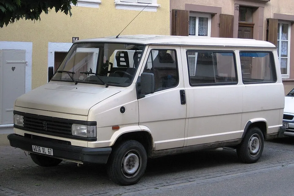 Peugeot J5 (1st gen)