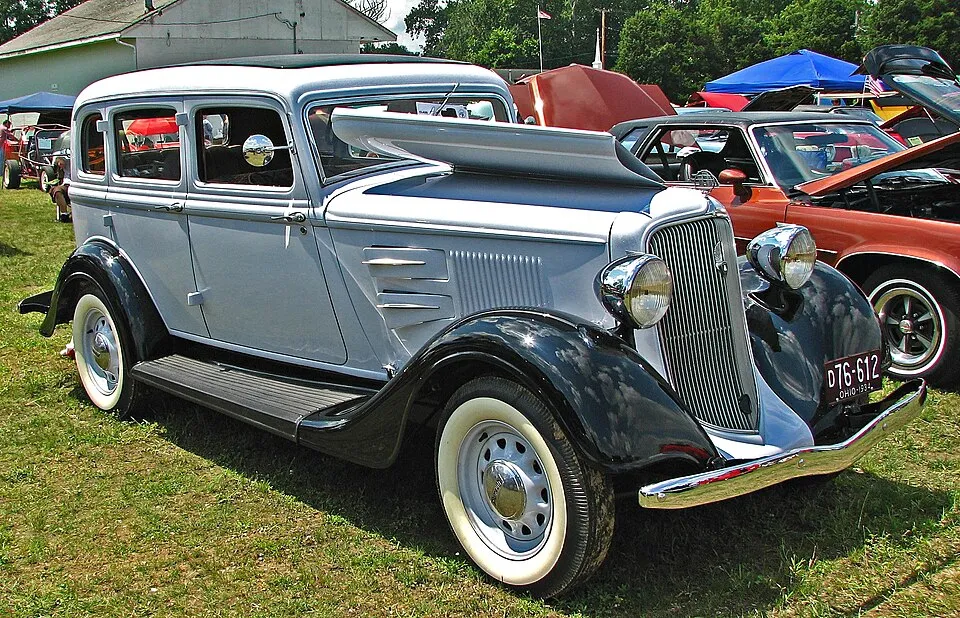 Plymouth Deluxe