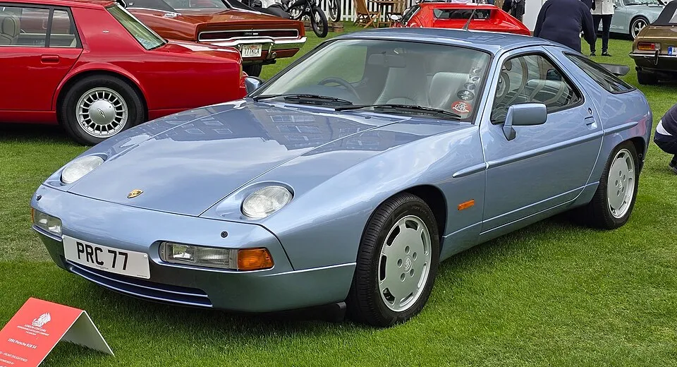 Porsche 928