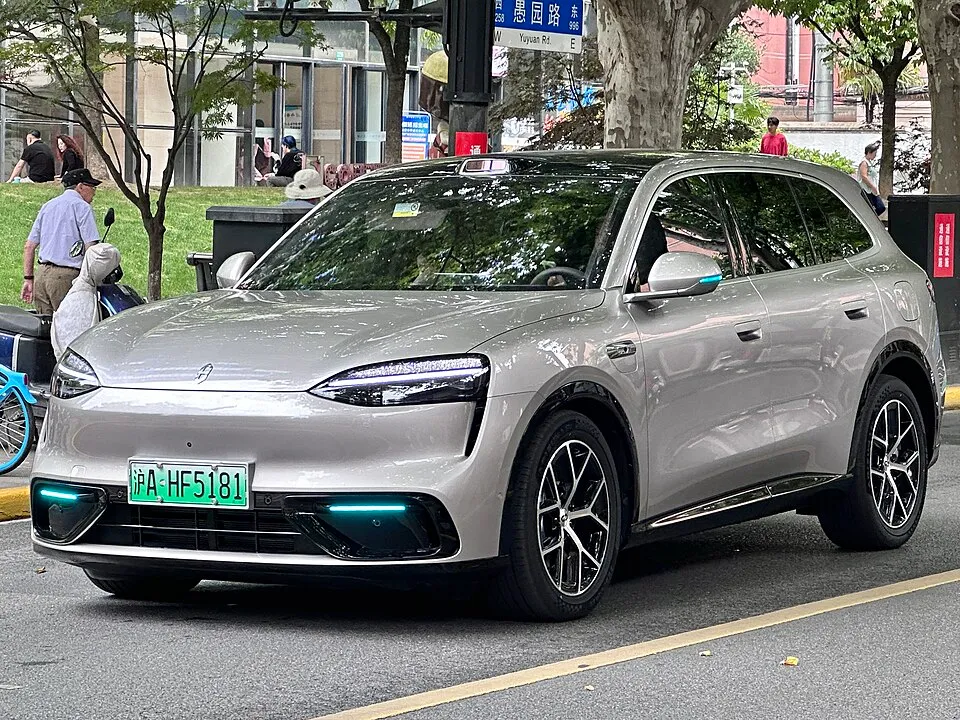 Seres Auto AITO M6