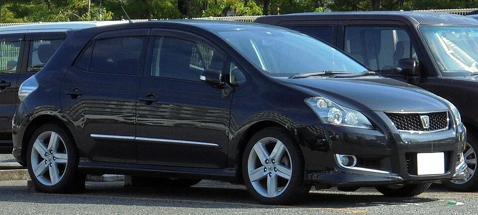 Toyota Blade (E180)