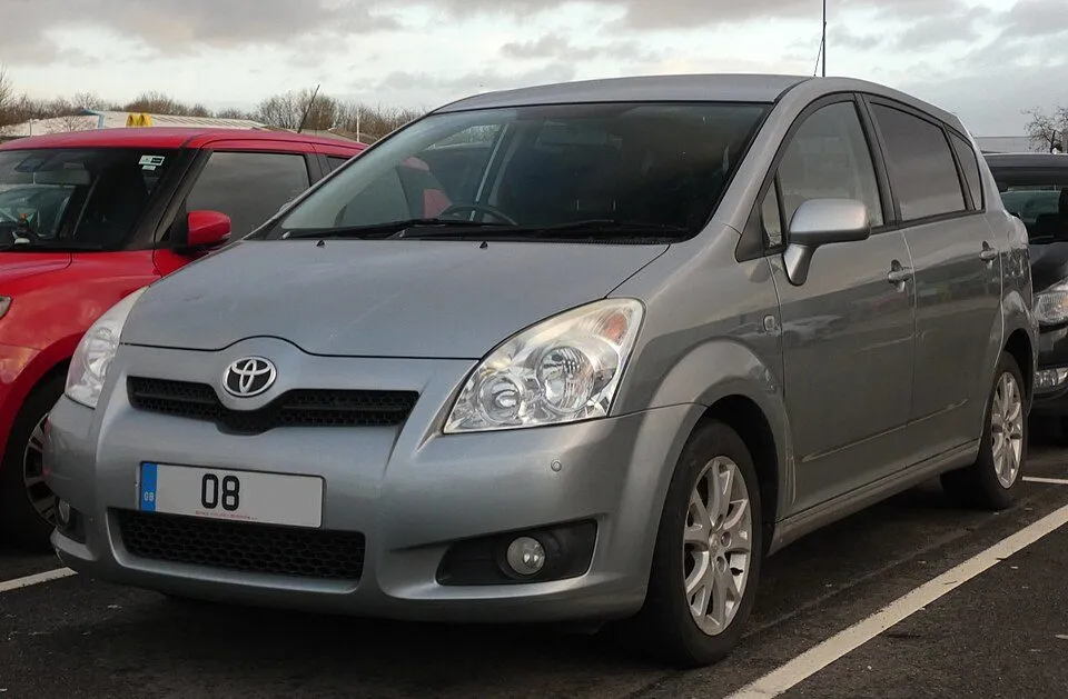 Toyota Corolla Verso (AR10)