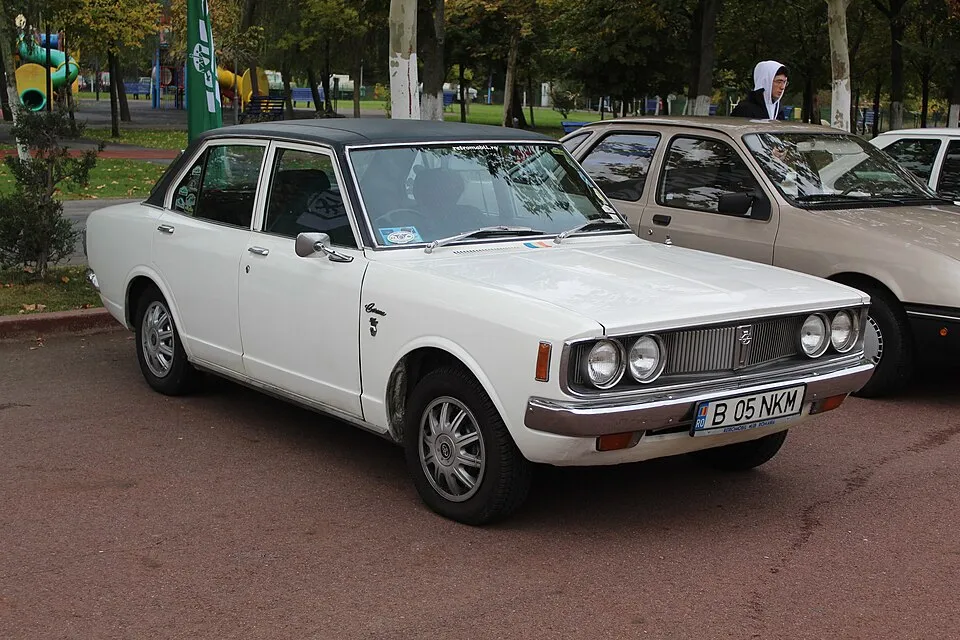 Toyota Corona (T80, T90)