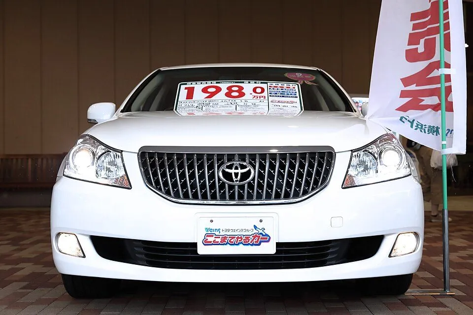 Toyota Crown Majesta (S200)