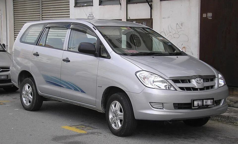 Toyota Innova (AN40)
