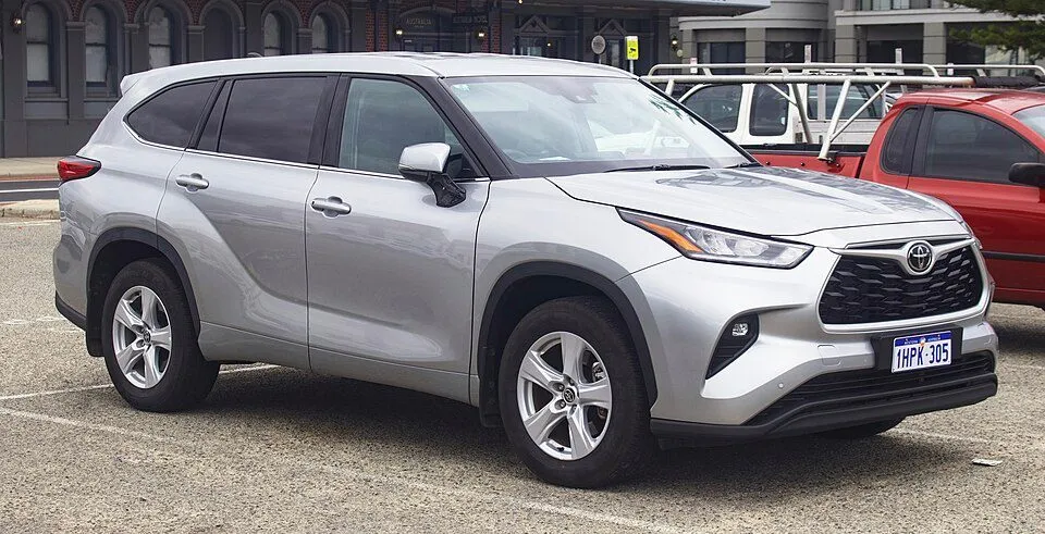 Toyota Kluger (XU70)