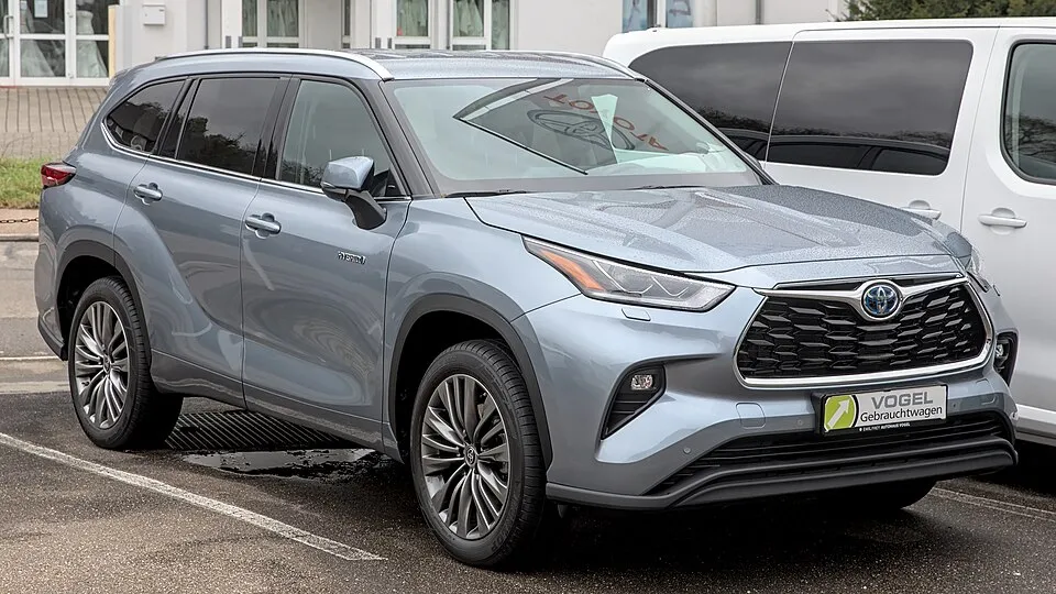Toyota Kluger (5th gen)