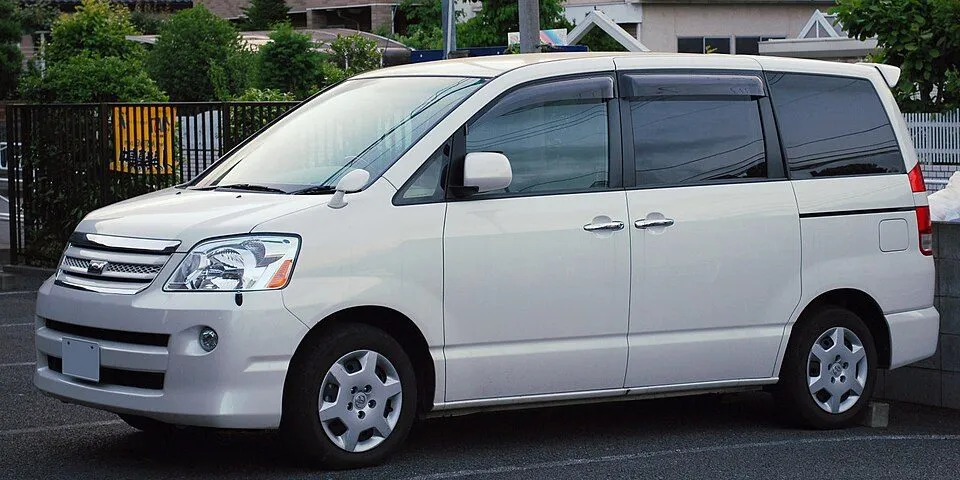 Toyota Noah (R60)