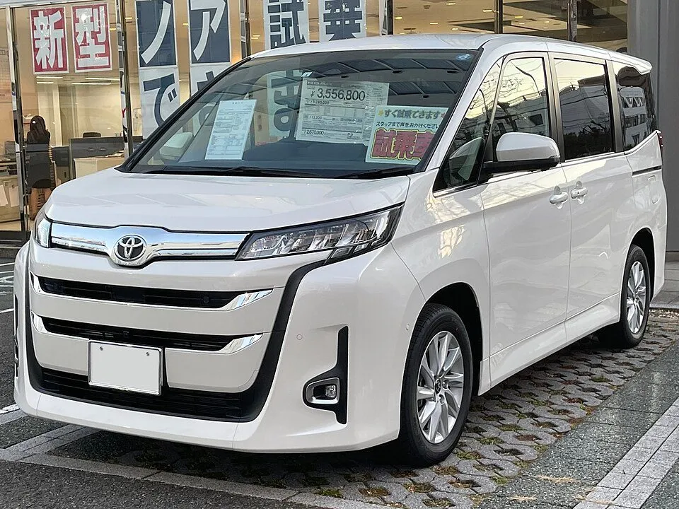 Toyota Noah (R90)