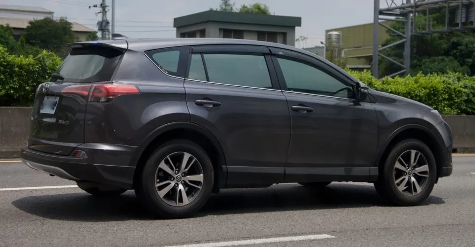 Toyota RAV4 (XA40)