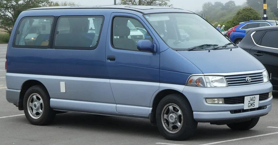 Toyota Regius (H100)