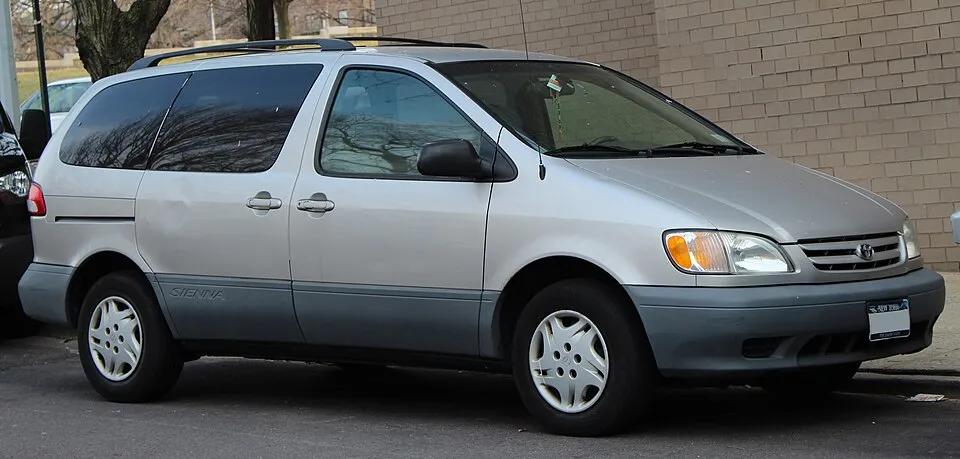 Toyota Sienna (XL10)
