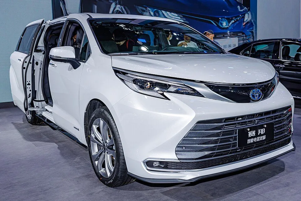 Toyota Sienna (XL40)