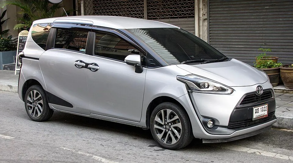 Toyota Sienta (XP170)