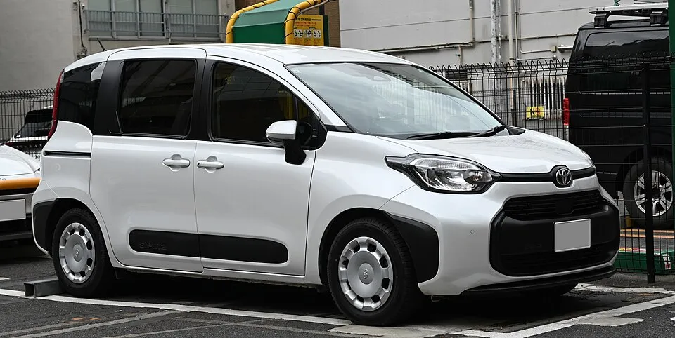 Toyota Sienta (XP210)
