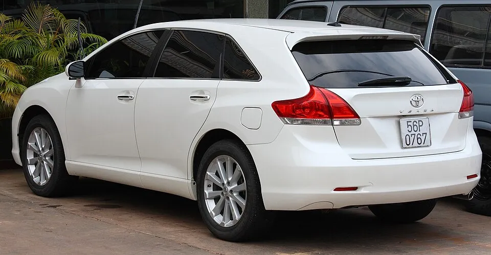 Toyota Venza (AV10)