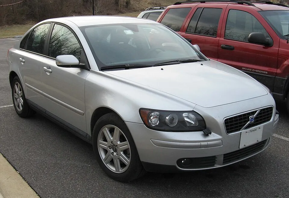 Volvo S40 (2nd gen)