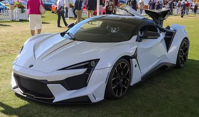 W Fenyr SuperSport